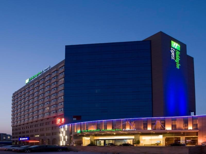 Holiday Inn Express Shanghai Jinqiao Central, An Ihg Hotel Exterior photo