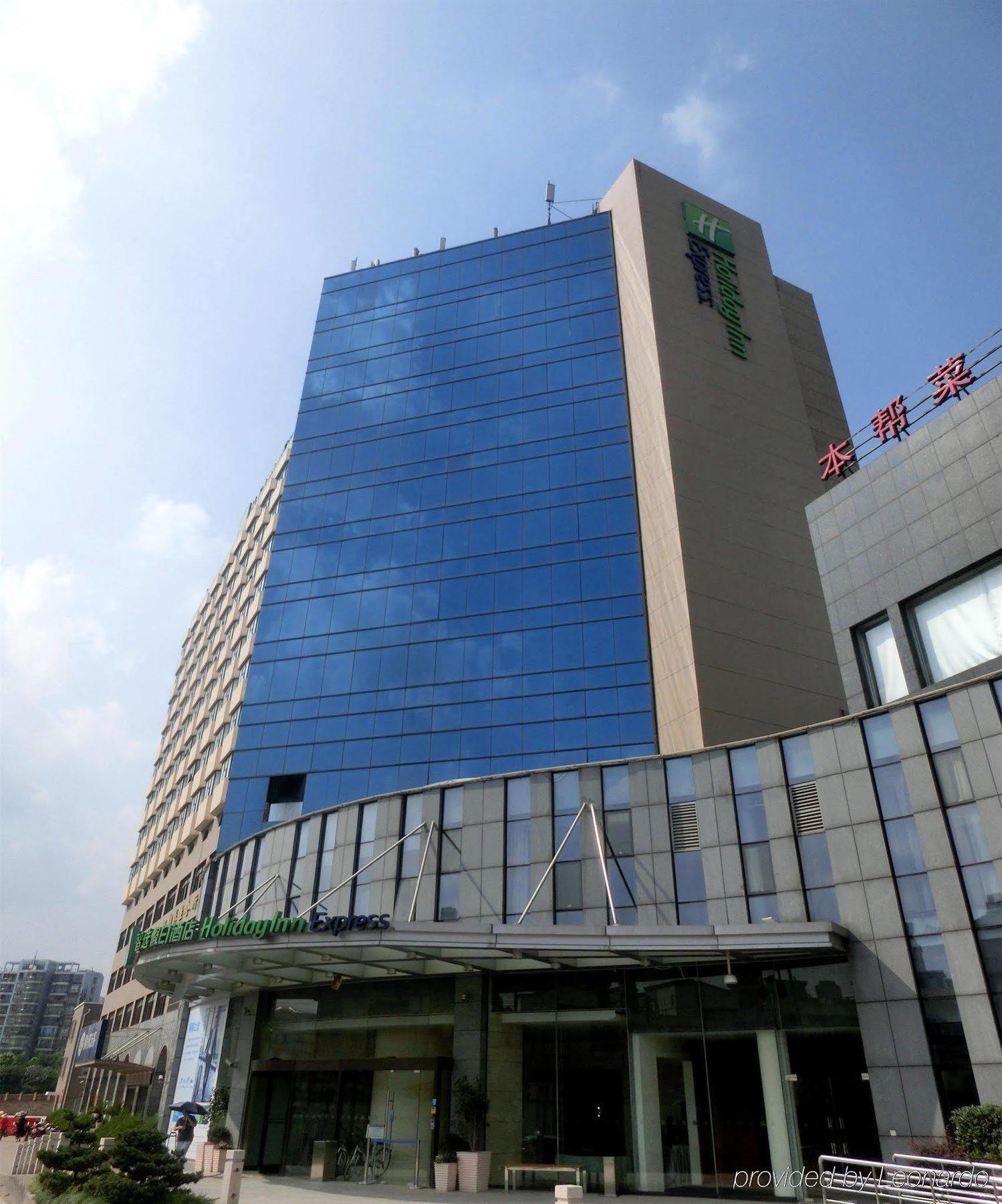 Holiday Inn Express Shanghai Jinqiao Central, An Ihg Hotel Exterior photo